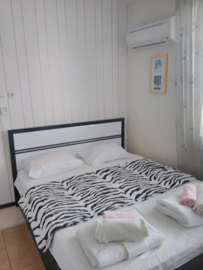 Къща За Гости Синьо Лято Pomorie Guest house